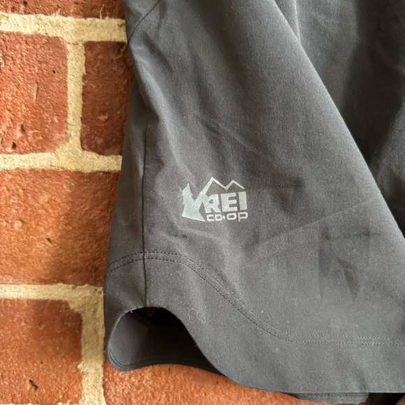 NWOT REI Active Pursuit Shorts Black - Picture 5 of 6
